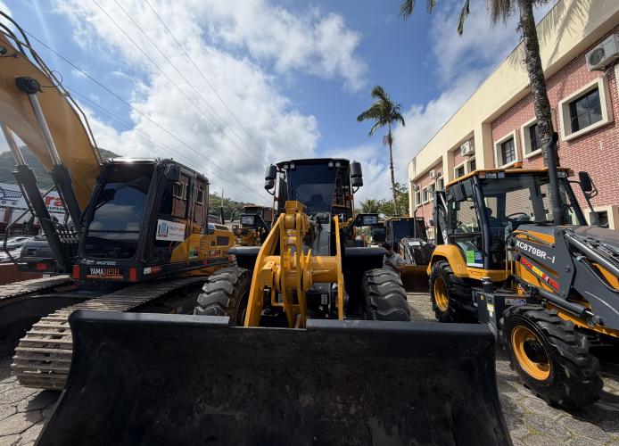 Governo do Estado entrega R$ 3,7 milhões em máquinas agrícolas para Matinhos