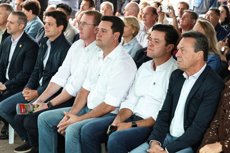 Ratinho Junior assina ordem de serviço do novo Mercado de Flores da Ceasa Curitiba