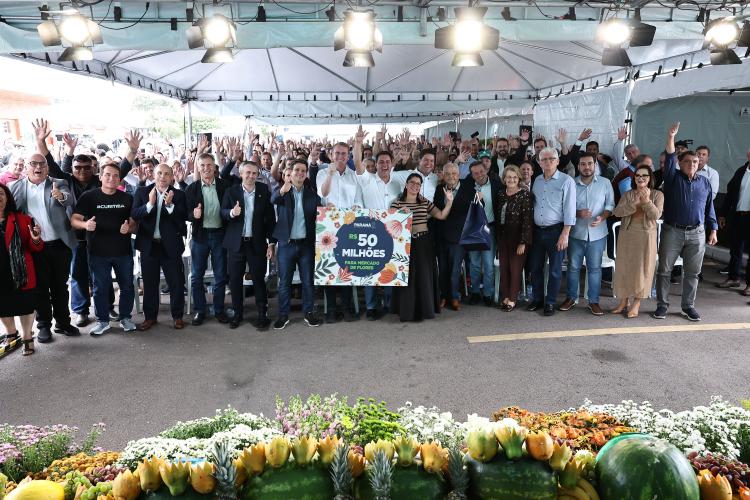 Ratinho Junior assina ordem de serviço do novo Mercado de Flores da Ceasa Curitiba