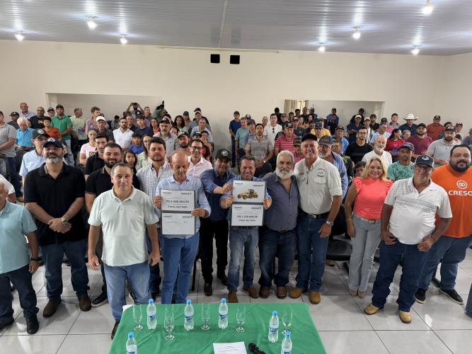 Governo do Paraná impulsiona bacia leiteira de Iretama com entrega de insumos e novas tecnologias