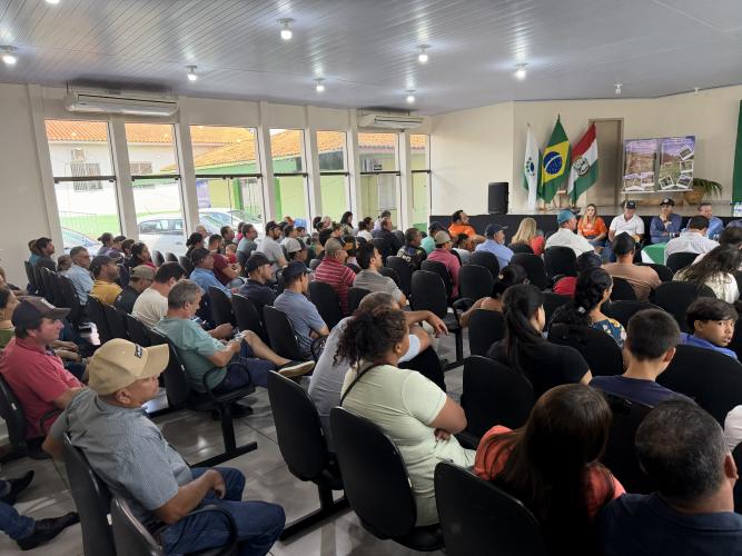 Governo do Paraná impulsiona bacia leiteira de Iretama com entrega de insumos e novas tecnologias