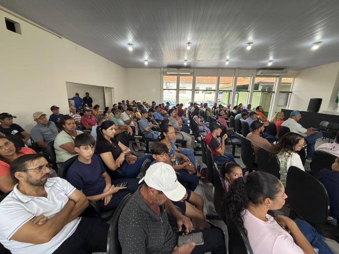 Governo do Paraná impulsiona bacia leiteira de Iretama com entrega de insumos e novas tecnologias