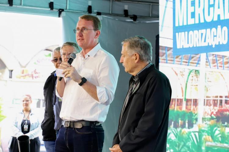 Ratinho Junior assina ordem de serviço do novo Mercado de Flores da Ceasa Curitiba