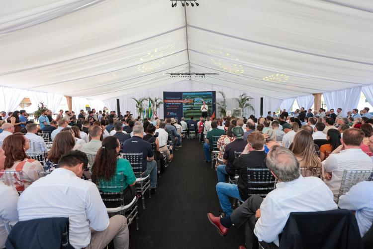 Paraná reforça industrialização do leite com uma das maiores fábricas de queijo do País