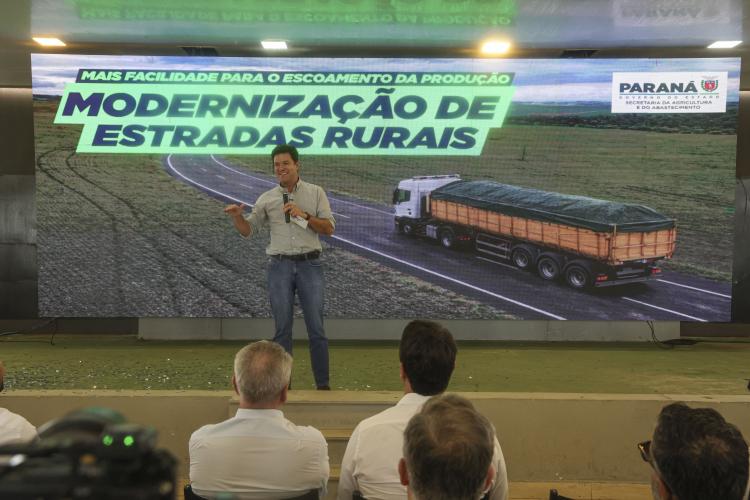 Governo anuncia R$ 17,9 milhões para pavimentação de três estradas rurais de Paranavaí