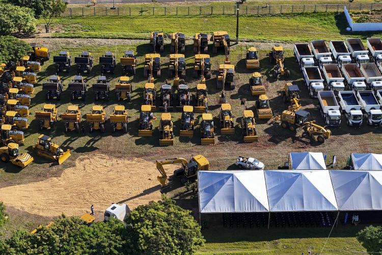 Ratinho Junior libera R$ 264 milhões para novo maquinário e estradas rurais da região de Umuarama