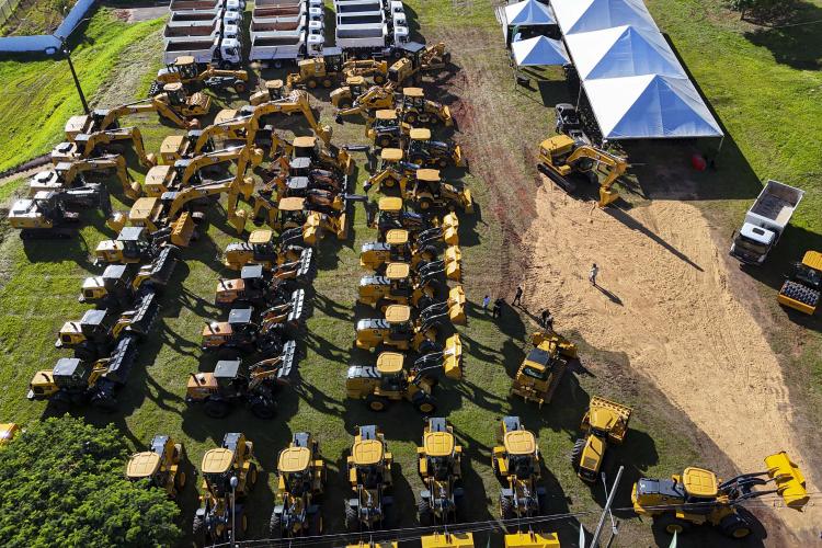 Ratinho Junior libera R$ 264 milhões para novo maquinário e estradas rurais da região de Umuarama