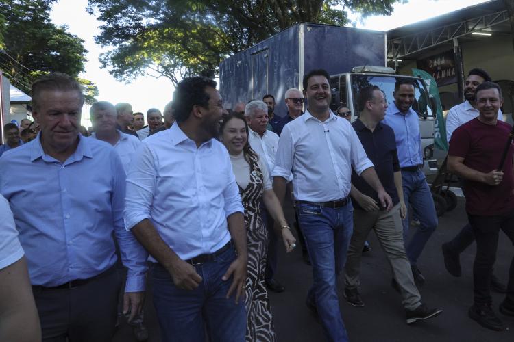 Ratinho Junior libera R$ 264 milhões para novo maquinário e estradas rurais da região de Umuarama