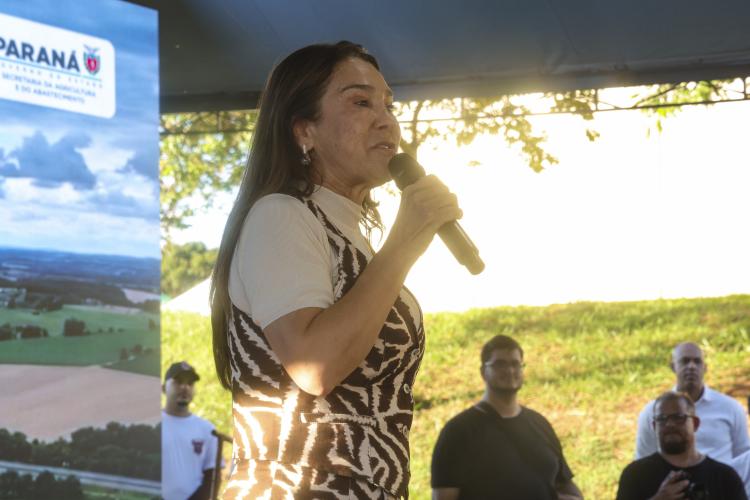 Ratinho Junior libera R$ 264 milhões para novo maquinário e estradas rurais da região de Umuarama