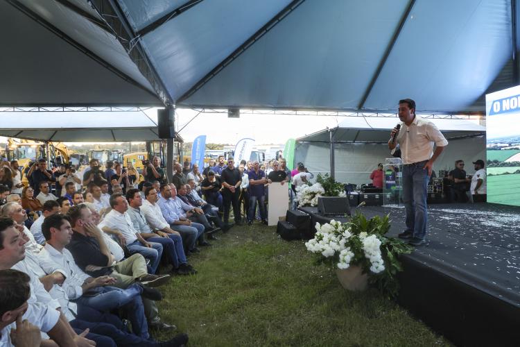 Ratinho Junior libera R$ 264 milhões para novo maquinário e estradas rurais da região de Umuarama