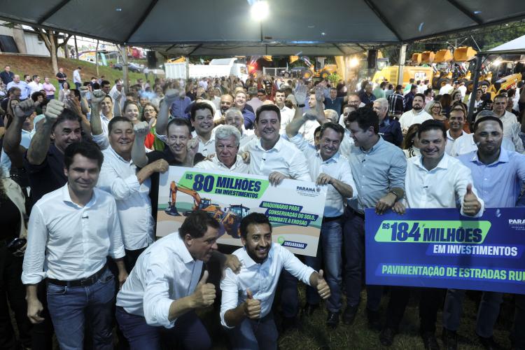 Ratinho Junior libera R$ 264 milhões para novo maquinário e estradas rurais da região de Umuarama