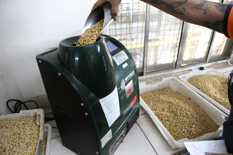 IDR-PR garante qualidade da soja, farelo e milho embarcados no Porto de Paranaguá