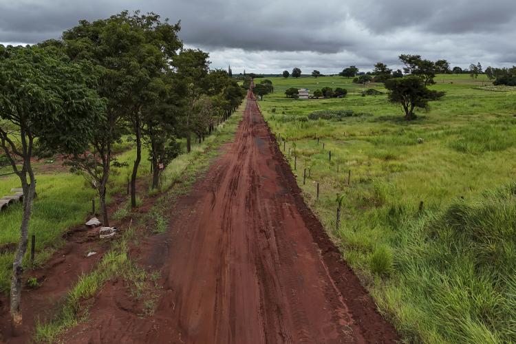 Governo anuncia R$ 17,9 milhões para pavimentação de três estradas rurais de Paranavaí
