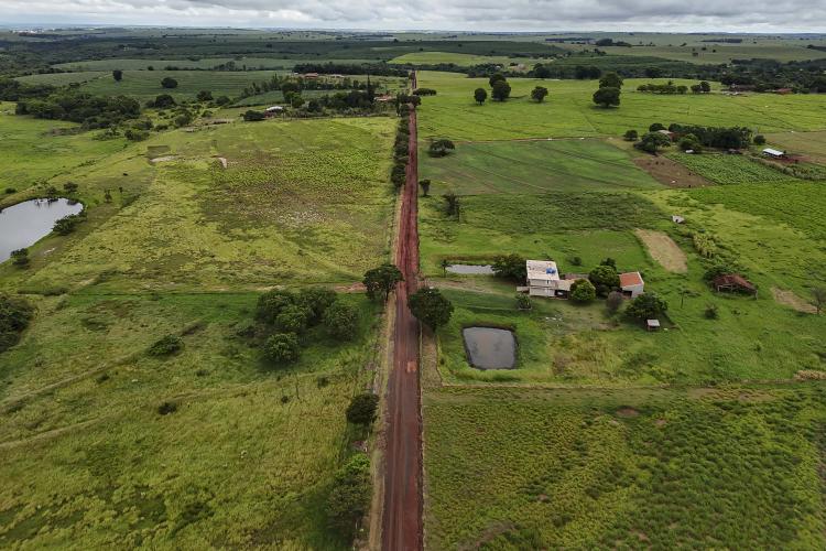 Governo anuncia R$ 17,9 milhões para pavimentação de três estradas rurais de Paranavaí