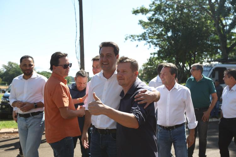 Ratinho Junior anuncia contorno e novo trevo em Santa Helena, além de R$ 59 milhões para estradas rurais no Oeste