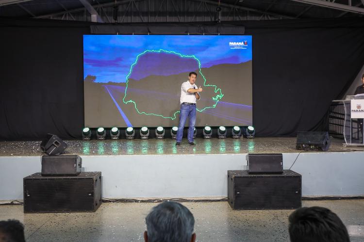 Ratinho Junior anuncia contorno e novo trevo em Santa Helena, além de R$ 59 milhões para estradas rurais no Oeste