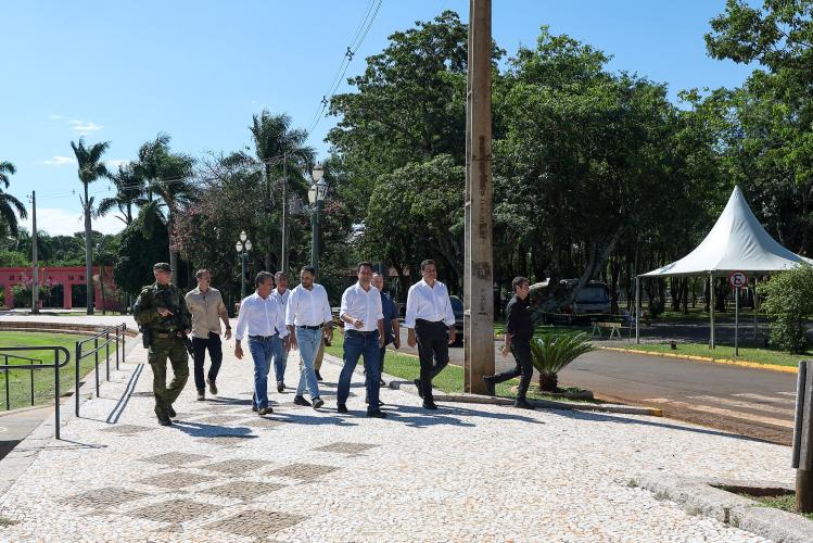 Ratinho Junior anuncia contorno e novo trevo em Santa Helena, além de R$ 59 milhões para estradas rurais no Oeste