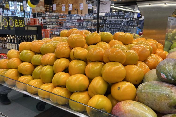 Temporada de caqui: Paraná produz 6 mil toneladas da fruta e exportações aumentam