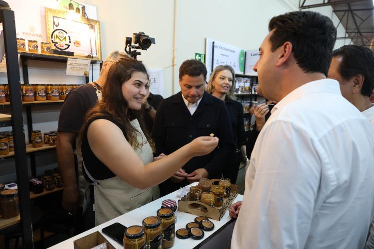 Na Expoingá, governador anuncia R$ 53,8 milhões para modernizar parque de exposições