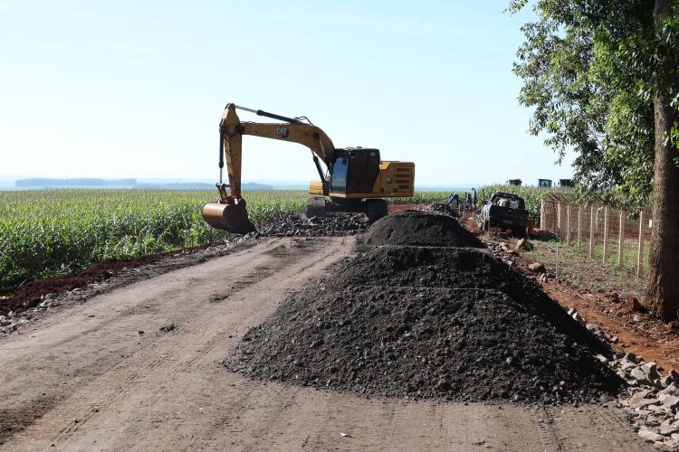 Ratinho Junior anuncia R$ 19,7 milhões para pavimentação rural em Ouro Verde do Oeste