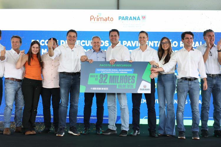 Ratinho Junior anuncia R$ 19,7 milhões para pavimentação rural em Ouro Verde do Oeste