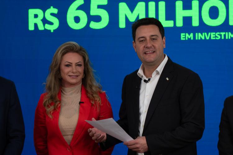 Ratinho Junior libera R$ 442 milhões para obras em 10 municípios do Paraná incluindo estradas rurais