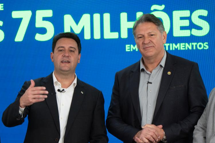 Ratinho Junior libera R$ 442 milhões para obras em 10 municípios do Paraná incluindo estradas rurais