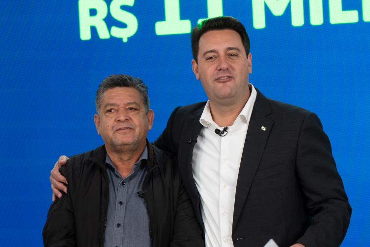Ratinho Junior libera R$ 442 milhões para obras em 10 municípios do Paraná incluindo estradas rurais
