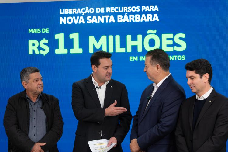 Ratinho Junior libera R$ 442 milhões para obras em 10 municípios do Paraná incluindo estradas rurais