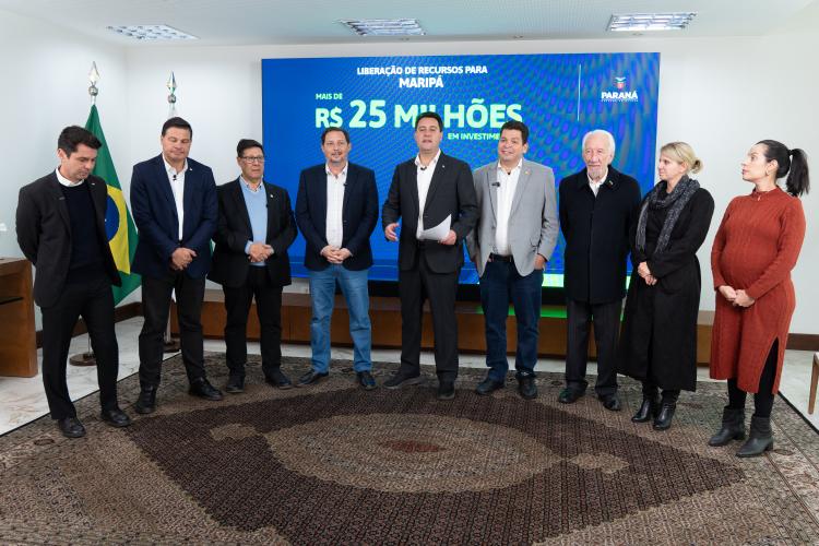 Ratinho Junior libera R$ 442 milhões para obras em 10 municípios do Paraná incluindo estradas rurais