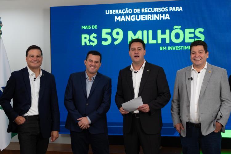 Ratinho Junior libera R$ 442 milhões para obras em 10 municípios do Paraná incluindo estradas rurais