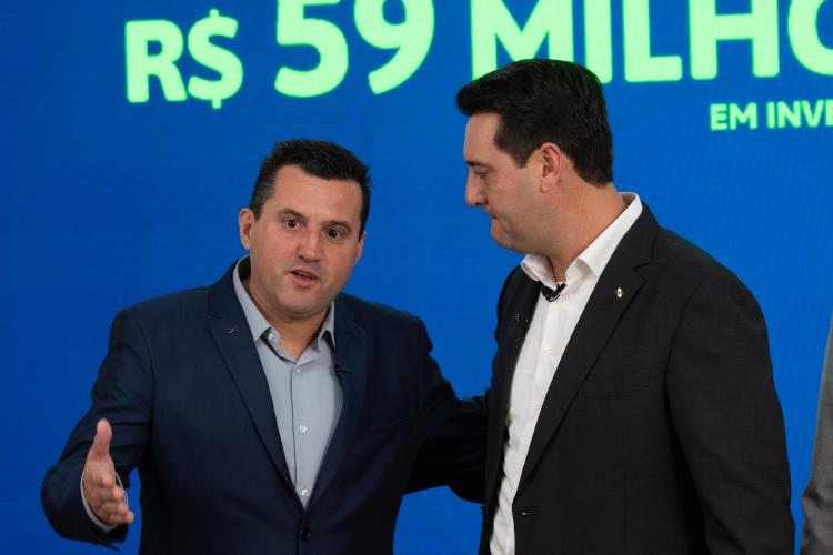Ratinho Junior libera R$ 442 milhões para obras em 10 municípios do Paraná incluindo estradas rurais