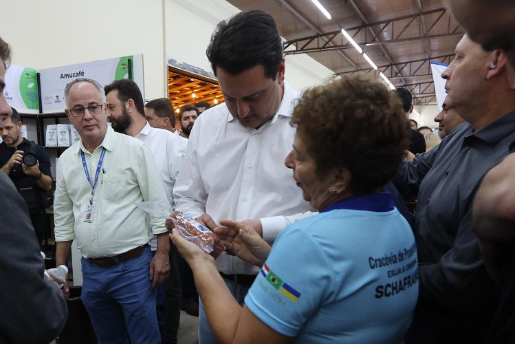 Na Expoingá, governador anuncia R$ 53,8 milhões para modernizar parque de exposições