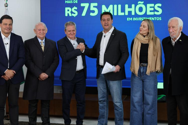 Ratinho Junior confirma R$ 741 milhões para infraestrutura urbana e rural de 12 municípios