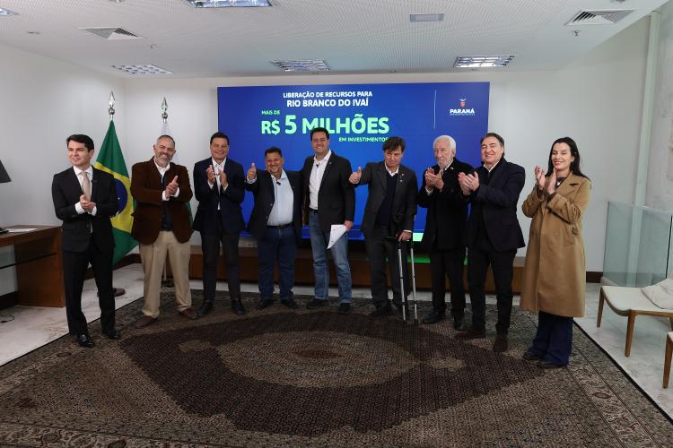 Ratinho Junior confirma R$ 741 milhões para infraestrutura urbana e rural de 12 municípios