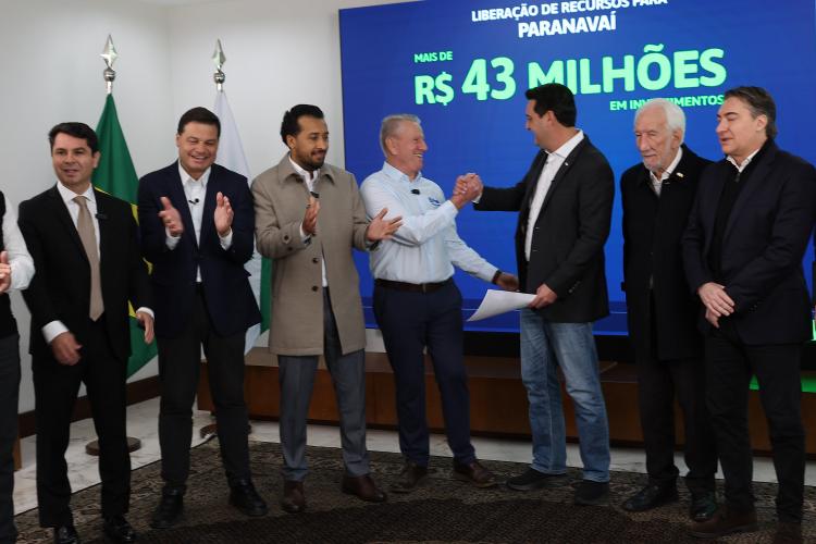 Ratinho Junior confirma R$ 741 milhões para infraestrutura urbana e rural de 12 municípios