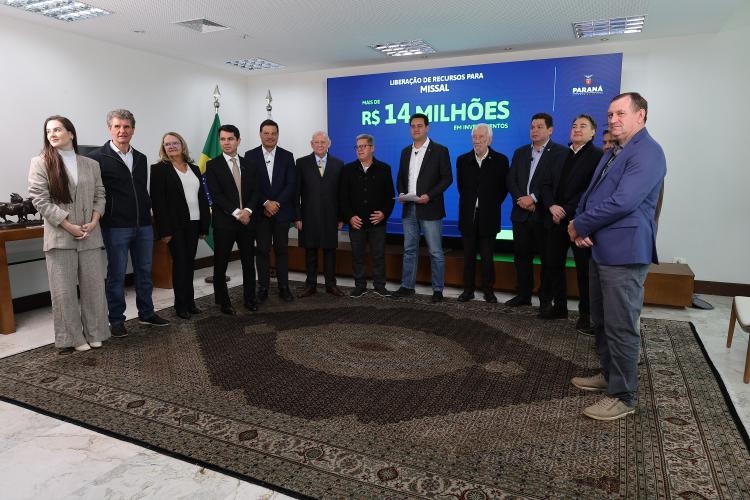 Ratinho Junior confirma R$ 741 milhões para infraestrutura urbana e rural de 12 municípios