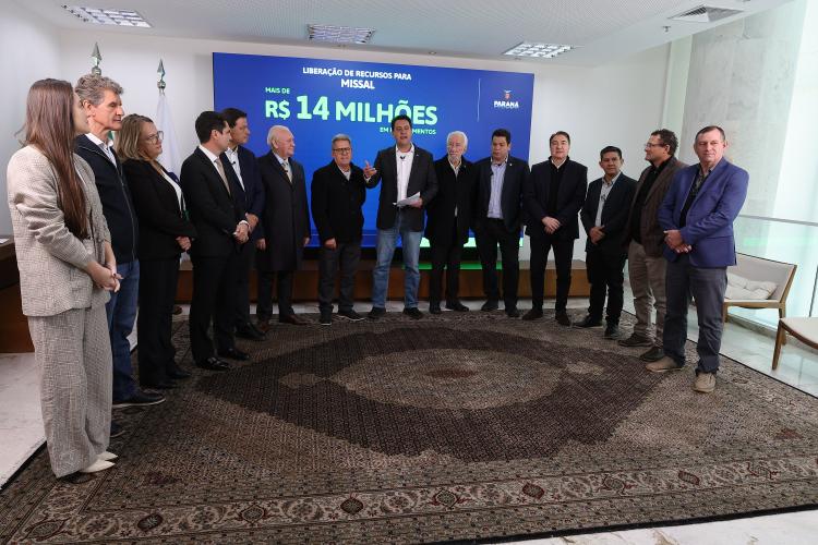 Ratinho Junior confirma R$ 741 milhões para infraestrutura urbana e rural de 12 municípios