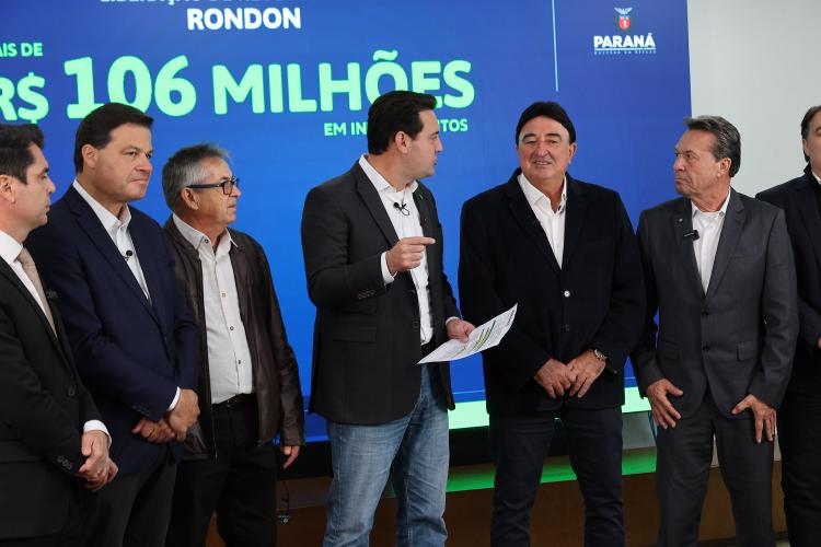 Ratinho Junior confirma R$ 741 milhões para infraestrutura urbana e rural de 12 municípios