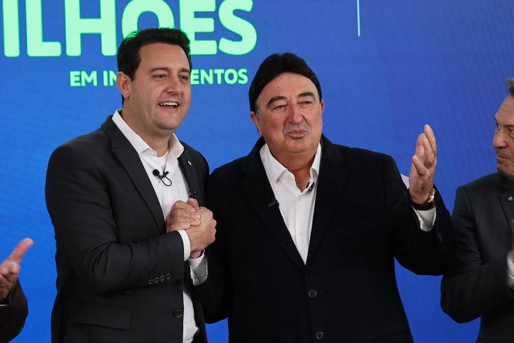 Ratinho Junior confirma R$ 741 milhões para infraestrutura urbana e rural de 12 municípios