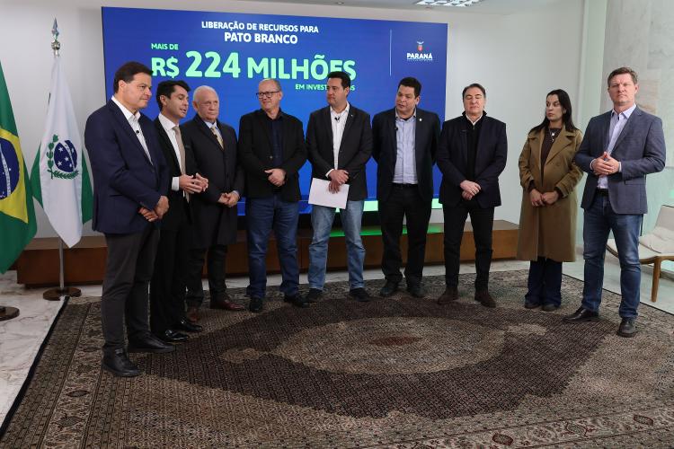 Ratinho Junior confirma R$ 741 milhões para infraestrutura urbana e rural de 12 municípios