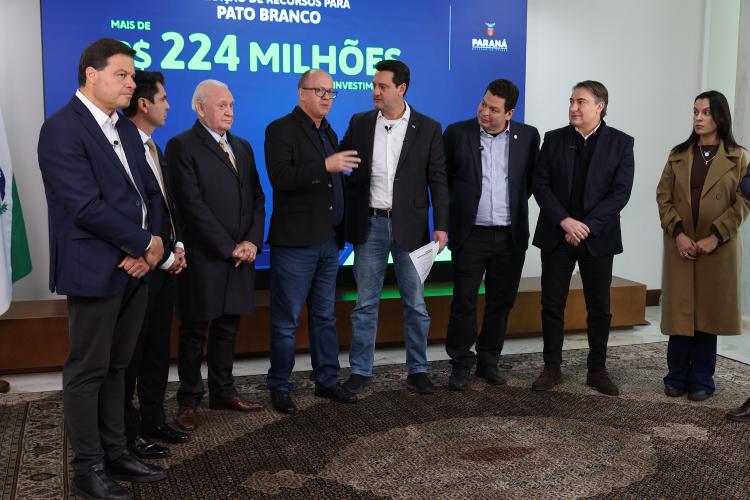 Ratinho Junior confirma R$ 741 milhões para infraestrutura urbana e rural de 12 municípios