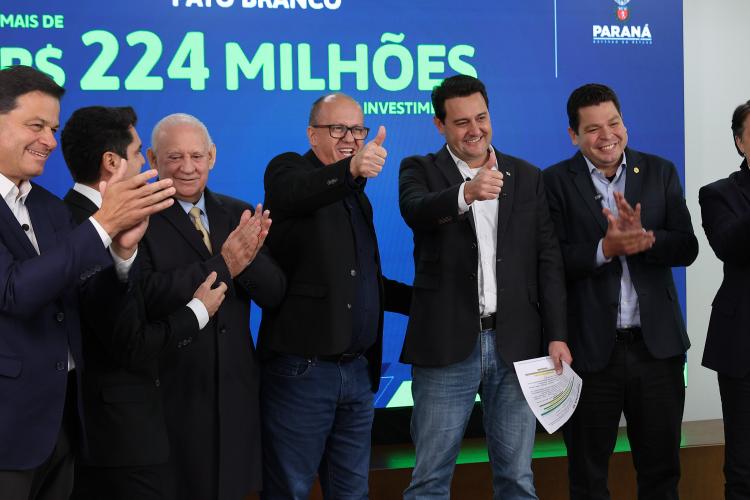 Ratinho Junior confirma R$ 741 milhões para infraestrutura urbana e rural de 12 municípios