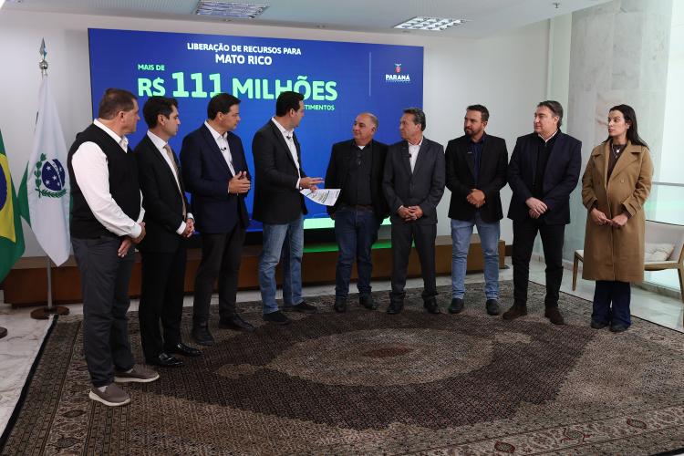 Ratinho Junior confirma R$ 741 milhões para infraestrutura urbana e rural de 12 municípios