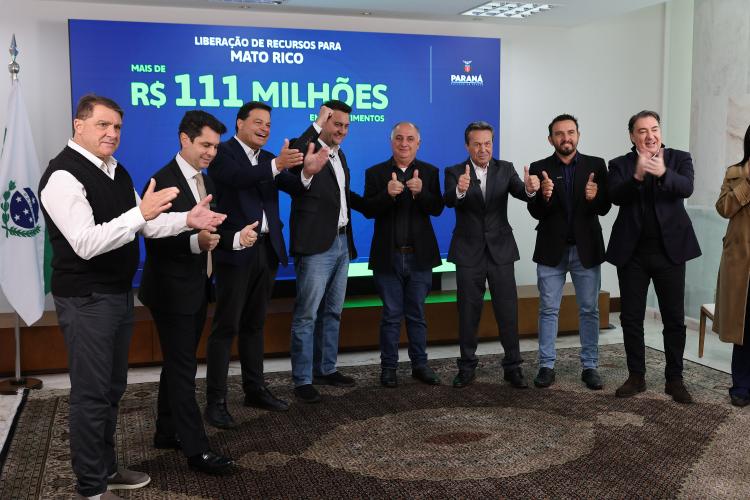 Ratinho Junior confirma R$ 741 milhões para infraestrutura urbana e rural de 12 municípios