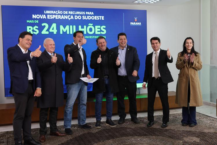 Ratinho Junior confirma R$ 741 milhões para infraestrutura urbana e rural de 12 municípios