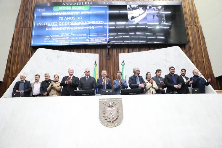 Assembleia homenageia os 70 anos do IDR-Paraná em sessão solene