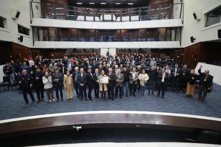 Assembleia homenageia os 70 anos do IDR-Paraná em sessão solene