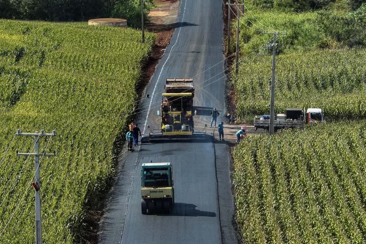 Ratinho Junior destina R$ 40 milhões para estradas rurais, infraestrutura e escolas de Guaíra