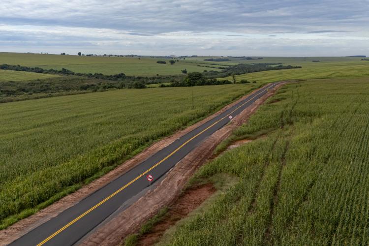 Ratinho Junior inaugura pavimentação da Estrada Rural Barro Preto em Francisco Alves